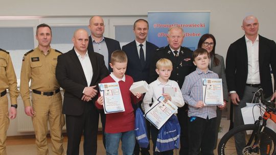 Młodzież poznawała tajniki pracy strażaka