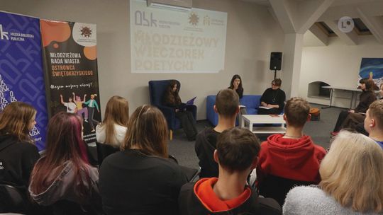 Młodzieżowy wieczór poetycki w bibliotece. Młodzi autorzy czytali własne wiersze Młodzieżowy wieczór poetycki w bibliotece. Młodzi autorzy czytali własne wiersze