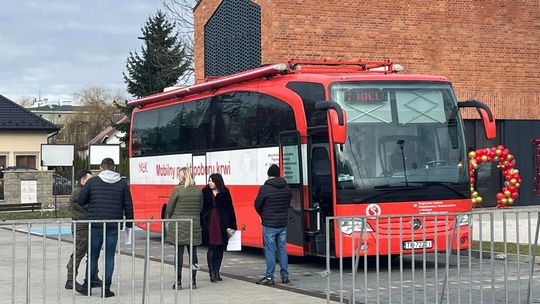Mobilny ambulans poboru krwi zaparkował w Ostrowcu