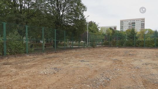 Na osiedlu Ogrody w Ostrowcu powstaje nowy kort tenisowy z Budżetu Obywatelskiego