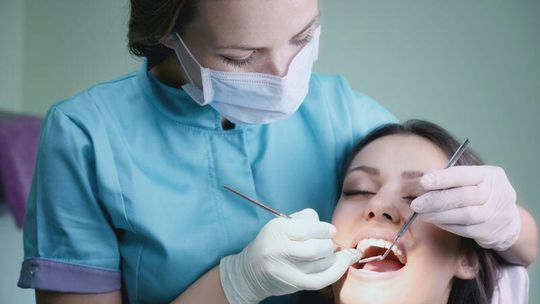 Najczęstsze mity o zdrowiu jamy ustnej – co na to stomatolodzy? Dental Arts Studio