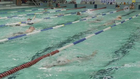 Neptuniada w Ożarowie: nocny maraton pływacki po raz piąty Neptuniada w Ożarowie: nocny maraton pływacki po raz piąty