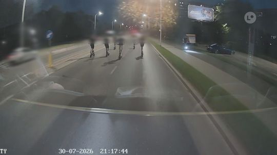 Niebezpieczna jazda na hulajnogach elektrycznych