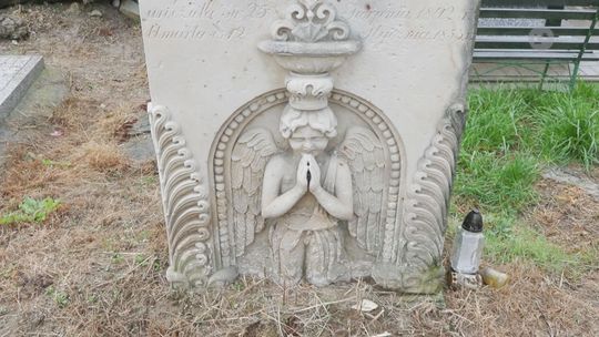 Ocalają kamienie pamięci: w Opatowie społeczna kwesta ratuje XIX‑wieczne nagrobki