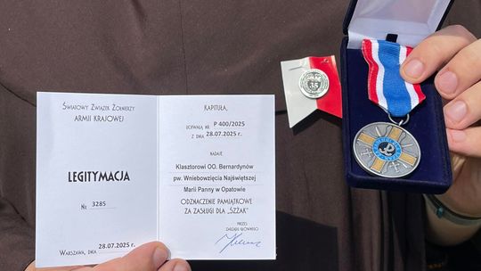 OPATÓW | Bernardyni uhonorowani medalem AK