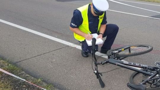 OPATÓW | Rowerzystka wjechała pod ciężarówkę