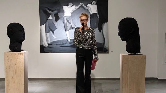 Oprowadzanie kuratorskie Justyny Łady po jubileuszowej retrospektywie Od chaosu do LOOSTRA