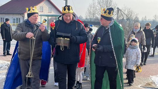 Orszak Trzech Króli w Okole — parafianie wspólnie uczcili Objawienie Pańskie