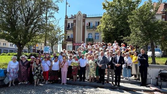 OSTROWIEC | Barwny korowód i radość. Drugi dzień Senioraliów
