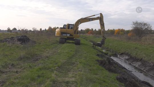OSTROWIEC: Cieki wodne przechodzą konserwację 