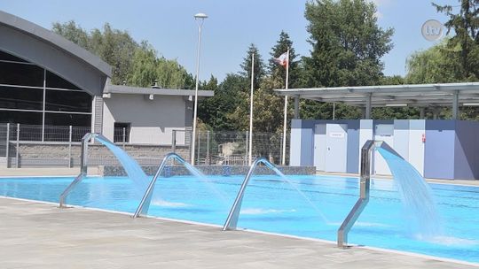OSTROWIEC: Otwarte baseny będą czynne od środy
