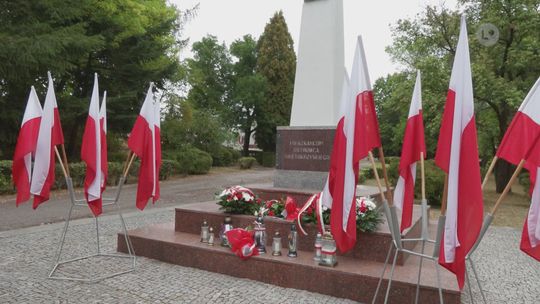 OSTROWIEC | Pamięć o bohaterach wiecznie żywa