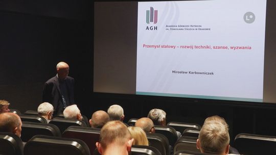 OSTROWIEC | Pasjonaci hutnictwa na spotkaniu z profesorem AGH
