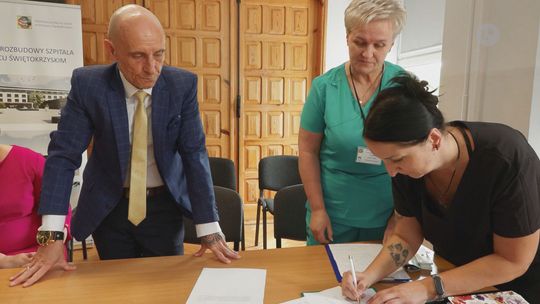 OSTROWIEC | Pielęgniarki podpisały porozumienie z dyrektorem