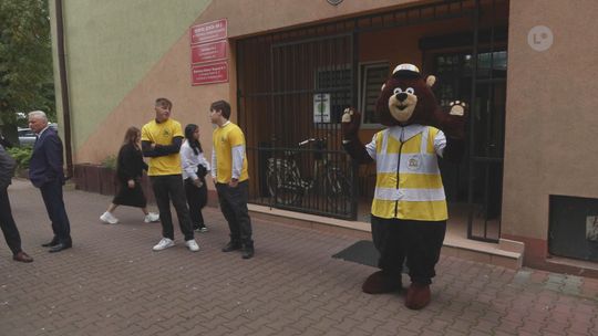 OSTROWIEC | Powrót do szkoły. Uroczysta inauguracja w „budowlance”