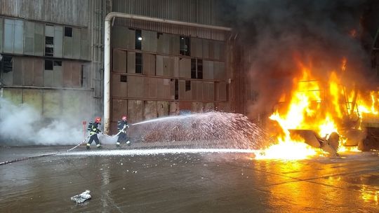Ostrowiec: Pożar ładowarki przy ulicy Samsonowicza