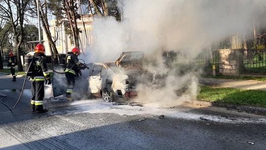 OSTROWIEC: Pożar samochodu przy ulicy Piaski 