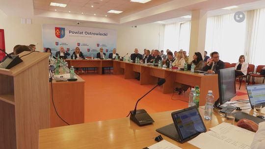 OSTROWIEC | Praca członków Zarządu Powiatu oceniona przez radnych. Opinie były podzielone