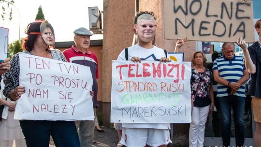OSTROWIEC: Protest w obronie wolnych mediów 