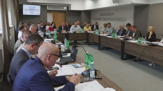OSTROWIEC | Radni zasiądą przy stole obrad. Najbliższa sesja w środę