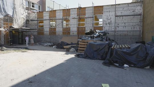 OSTROWIEC : „Siódemka” w remoncie. Utrudnienia dla uczniów i nauczycieli