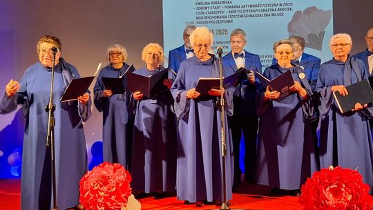 OSTROWIEC | Z energią przez lata. Międzypokoleniowe Senioralia