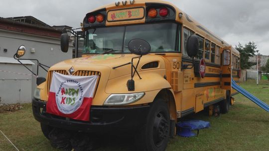 OSTROWIEC | Zabawa, radość i uśmiech z Happy Busem