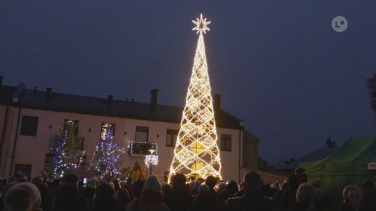 Ożarów rozbłysnął podczas Rozświetlenia Choinki i Kiermaszu Świątecznego