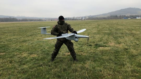 Pierwsze loty dronów 10. Świętokrzyskiej Brygady OT na świętokrzyskim niebie [zdjęcia]