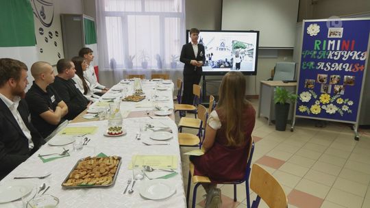 Piętnaścioro uczniów ostrowieckiego „ekonomika” zdobyła praktykę zawodową w Rimini