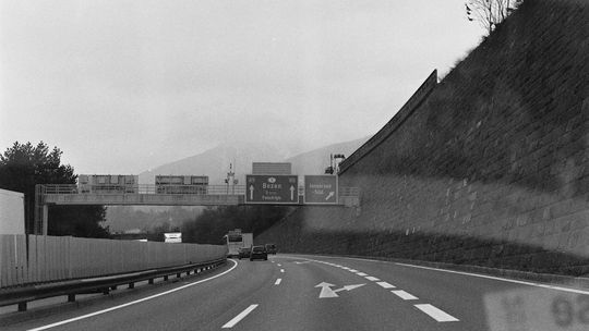 Płatne drogi w Europie – gdzie trzeba płacić za autostrady?