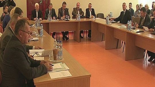 PO i SLD tracą po mandacie na rzecz PiS