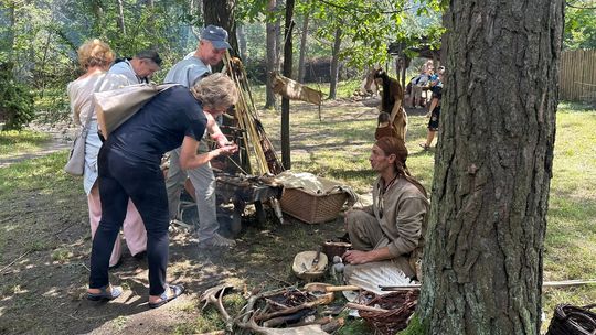 Podróż w czasie do neolitu. Żywa lekcja historii w Krzemionkach