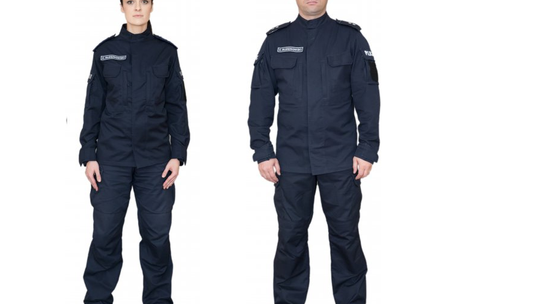 Policjanci w nowych mundurach