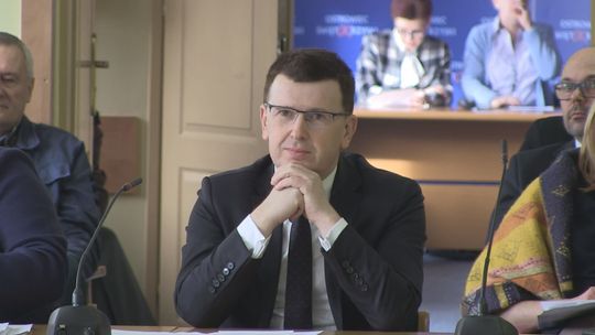 Politycy o zarzutach wobec prezydenta Ostrowca