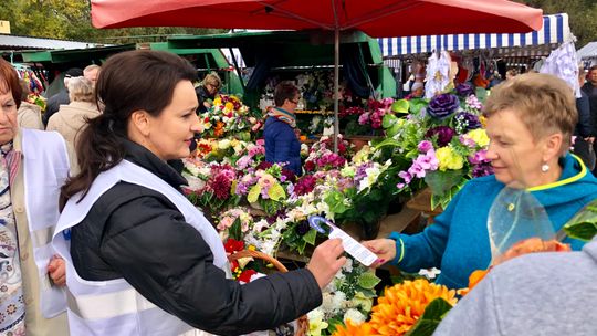 #POrozmawiali z ostrowczanami na targowisku