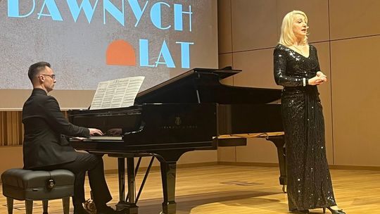 Powróćmy jak za dawnych lat — recital Renaty Drozd i Pawła Barana w Ostrowcu