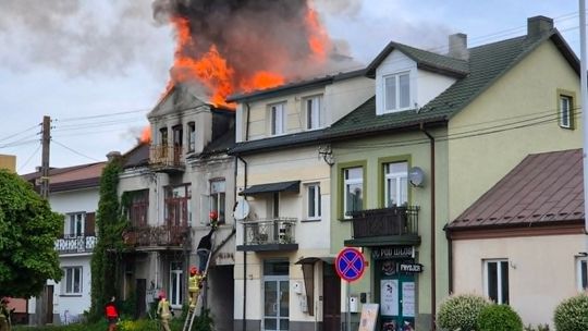 Pożar domu. Ewakuowano mieszkańców, ulica Sandomierska zablokowana