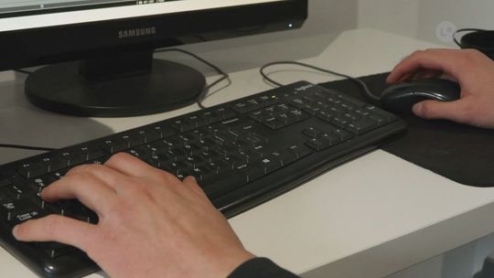 Pracownicy NFZ przestrzegają. Fałszywe e-maile z logo i „infolinią”