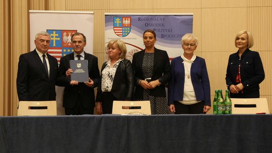 Prawie 2 mln zł dla ostrowieckich DPS-ów