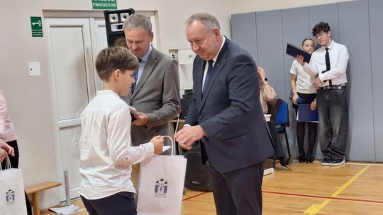 Prezydent wręczył stypendia najzdolniejszym uczniom PSP nr 3