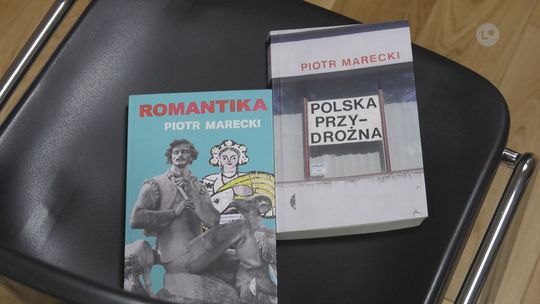 Profesor Piotr Marecki spotkał się z ostrowieckimi czytelnikami