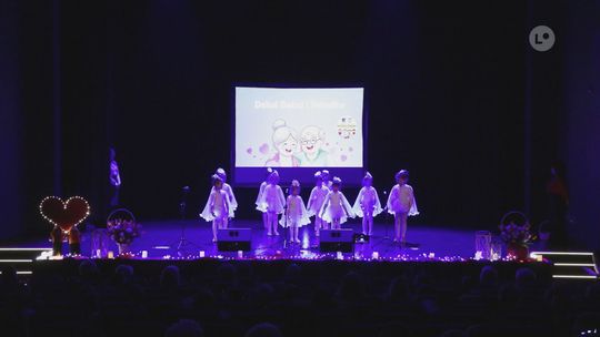 Przedszkolaki z Ostrowca oczarowały dziadków w kinie Etiuda