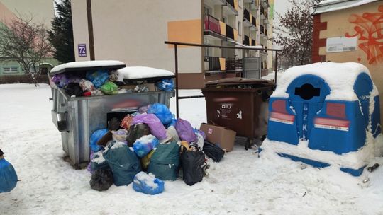 Przepełnione pojemniki na Rosochach i Stawkach