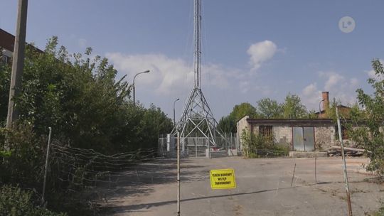 Przy ulicy Wardyńskiego stanął maszt