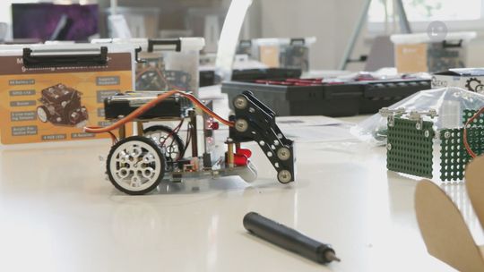 Roboty Photon dla młodszych, łaziki marsjańskie dla starszych. Trwa OstroKosmos