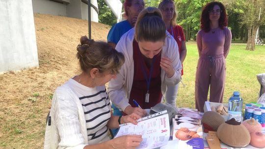 Plakat zapraszający na Akademię Pełną Zdrowia