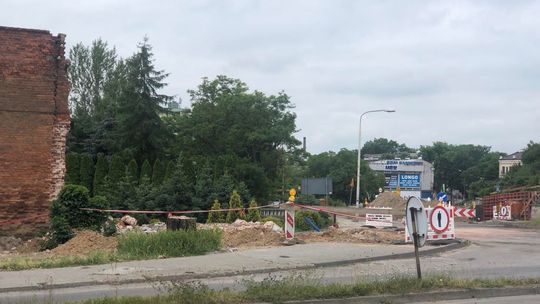 Pomnik stanie, ale po remoncie dróg