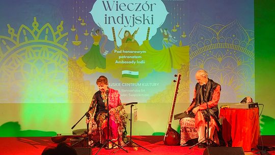 Sala pękała w szwach — Wieczór Indyjski Magdaleny Wojszko w Ostrowcu