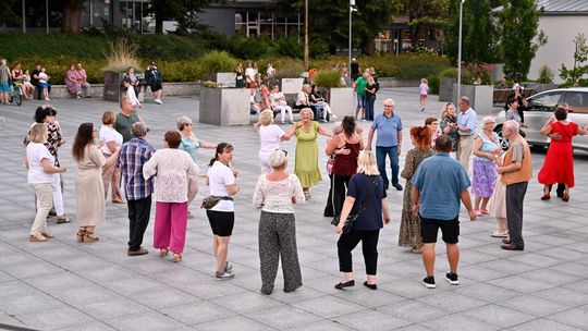 SANDOMIERZ | Wakacyjna potańcówka pod gołym niebem
